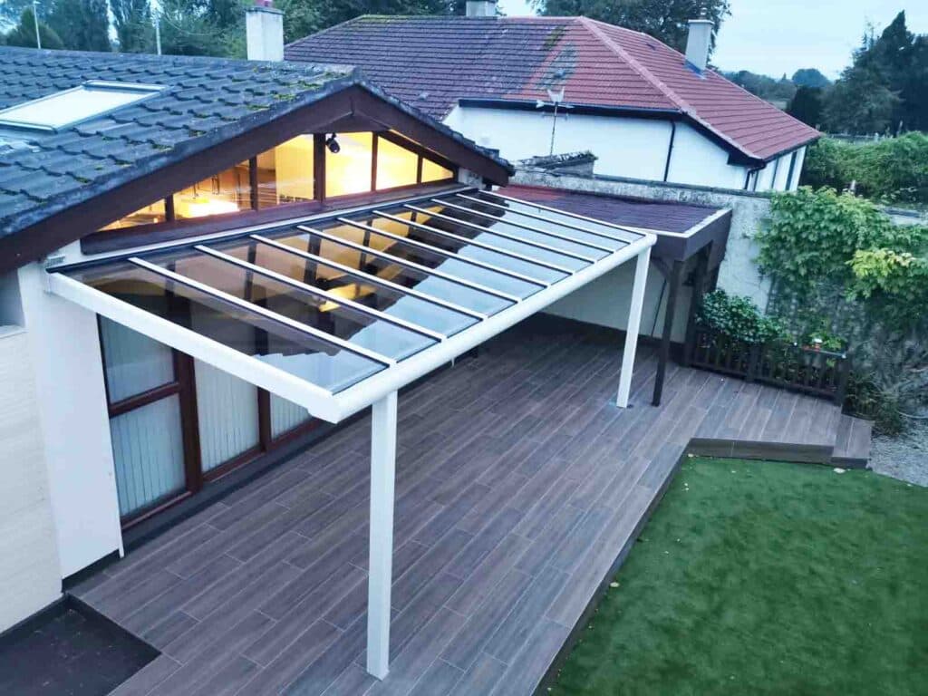 Elegante Terrassenüberdachung Krefeld von Glasbau West