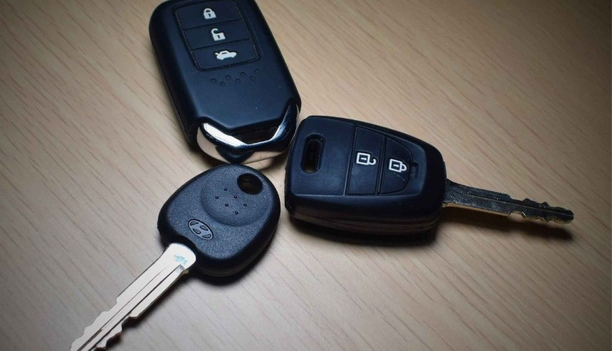 Autoschlüssel mit Programmieranleitung und Batterien: Bei MR-KEY sofort einsatzbereit erhalten