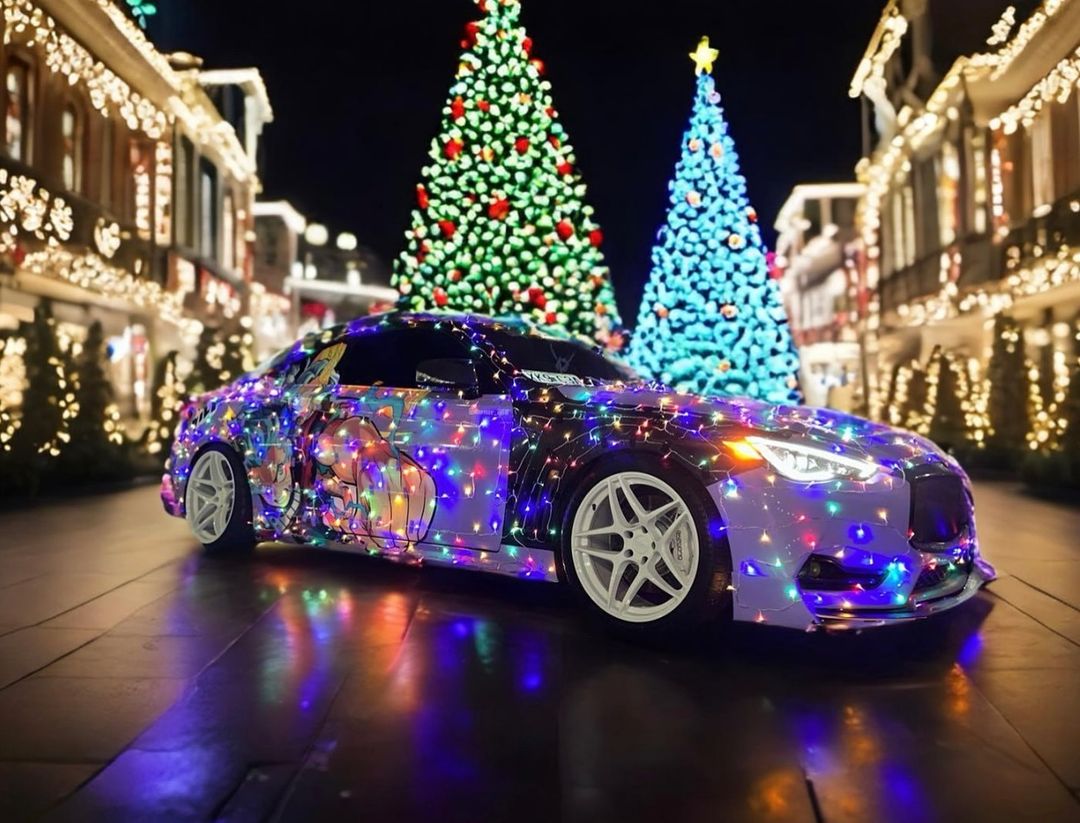 Verwandeln Sie Ihren Dodge Challenger in ein Itasha mit atemberaubendem Anime Car Wrap!